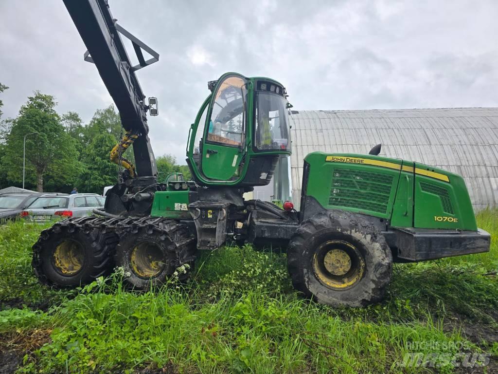 John Deere 1070 E Betakarítók