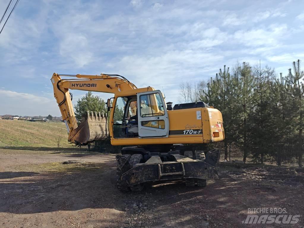 Hyundai 170W-7 Gumikerekes kotrók