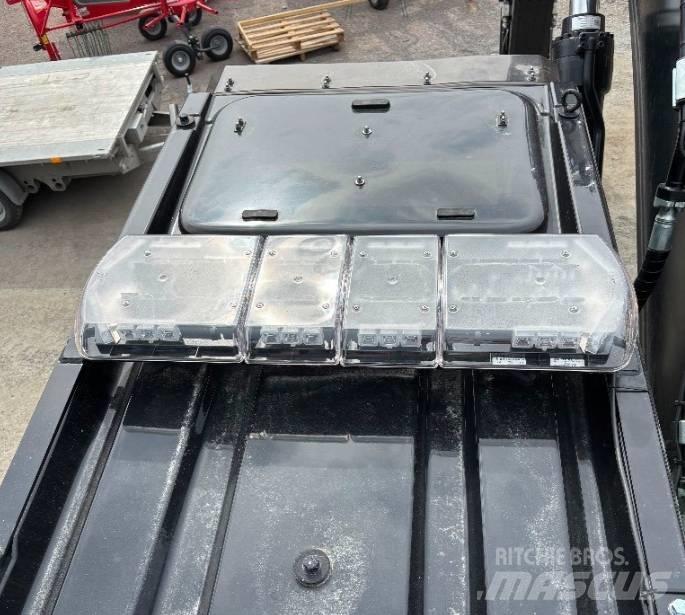 Hyundai HX 300 AL Lánctalpas kotrók
