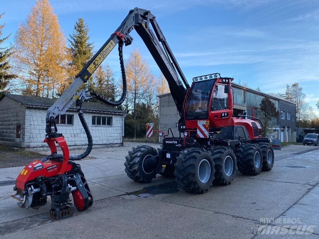 Komatsu 931 XC Betakarítók