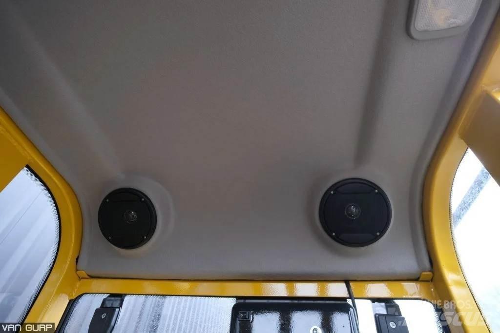 Eurotrac W11-C Gumikerekes homlokrakodók
