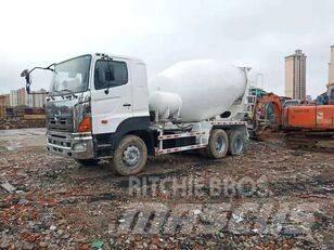 Hino 700 Betonkeverők/Betonpumpák