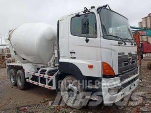 Hino 700 Betonkeverők/Betonpumpák