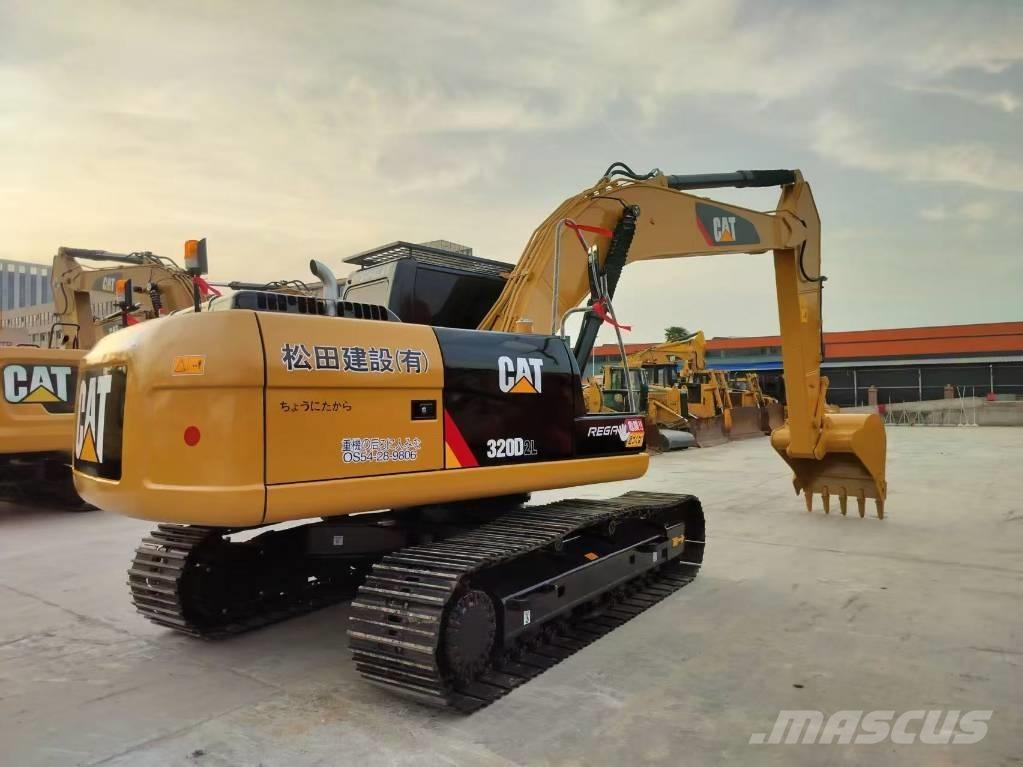 CAT 320 D2 Lánctalpas kotrók