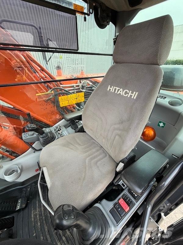 Hitachi ZX 140 W-5 Gumikerekes kotrók