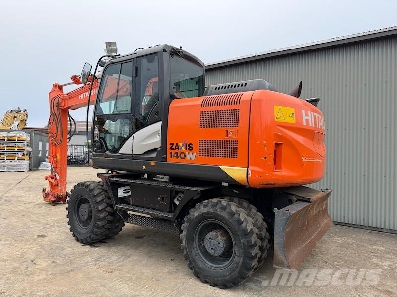 Hitachi ZX 140 W-5 Gumikerekes kotrók