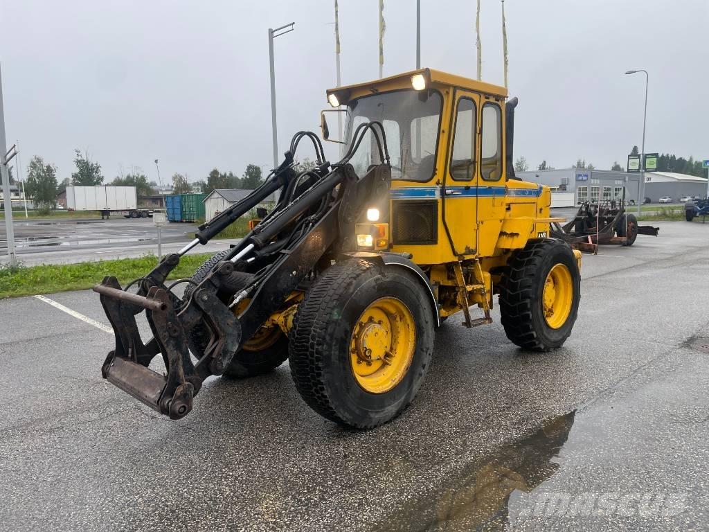 Volvo BM 4200 Gumikerekes homlokrakodók