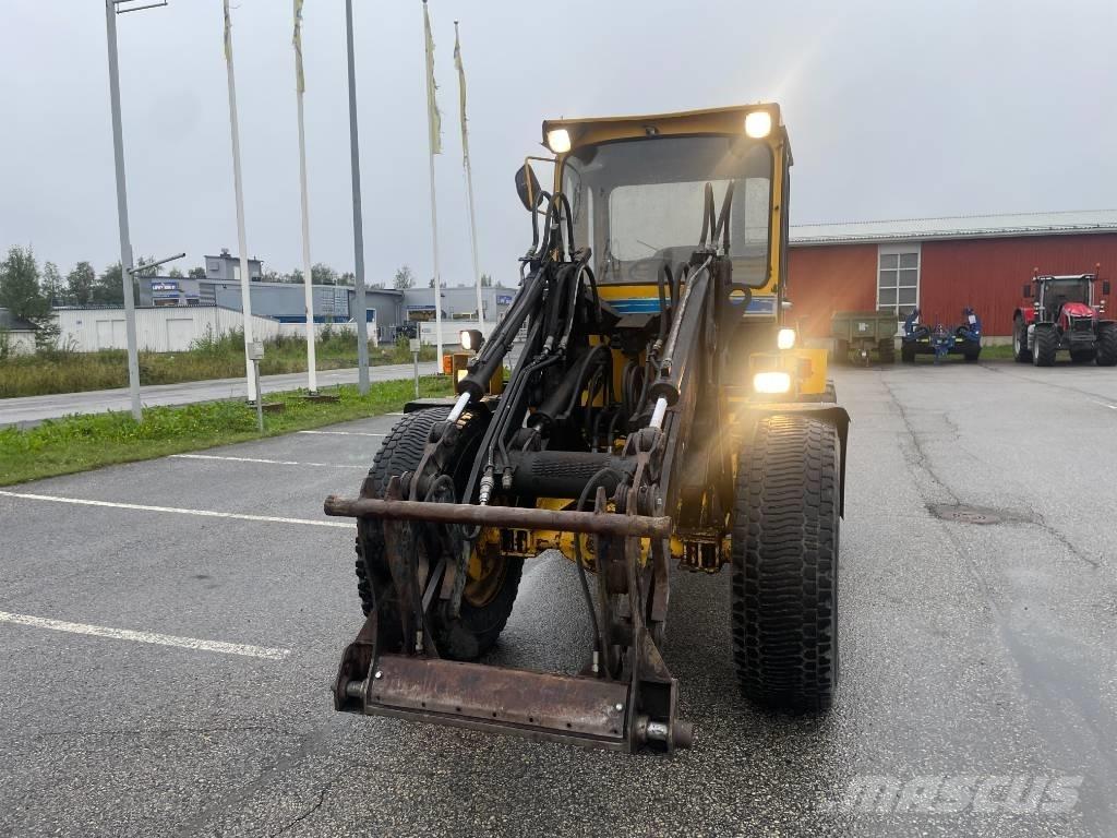 Volvo BM 4200 Gumikerekes homlokrakodók
