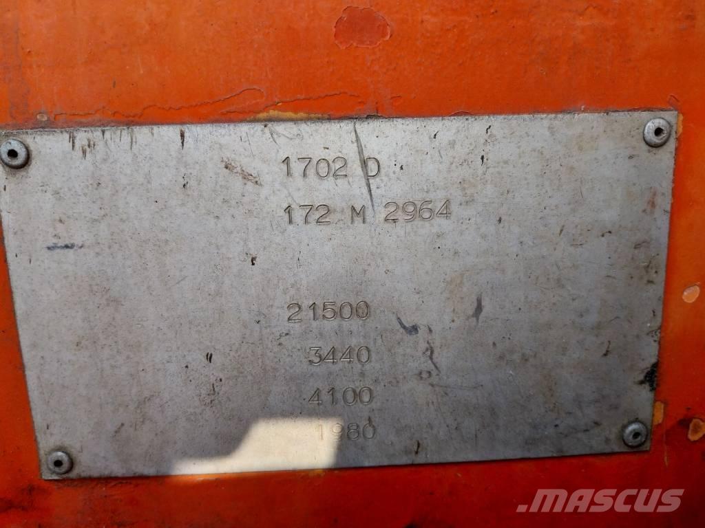 Atlas 1702 D Gumikerekes kotrók