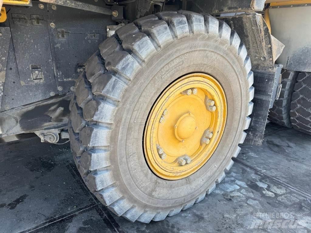 Komatsu HD405-7 Mezei dömperek