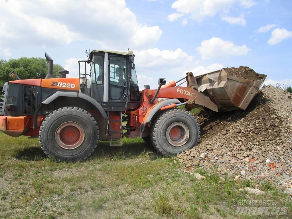 Hitachi ZW 220  Waage Gumikerekes homlokrakodók