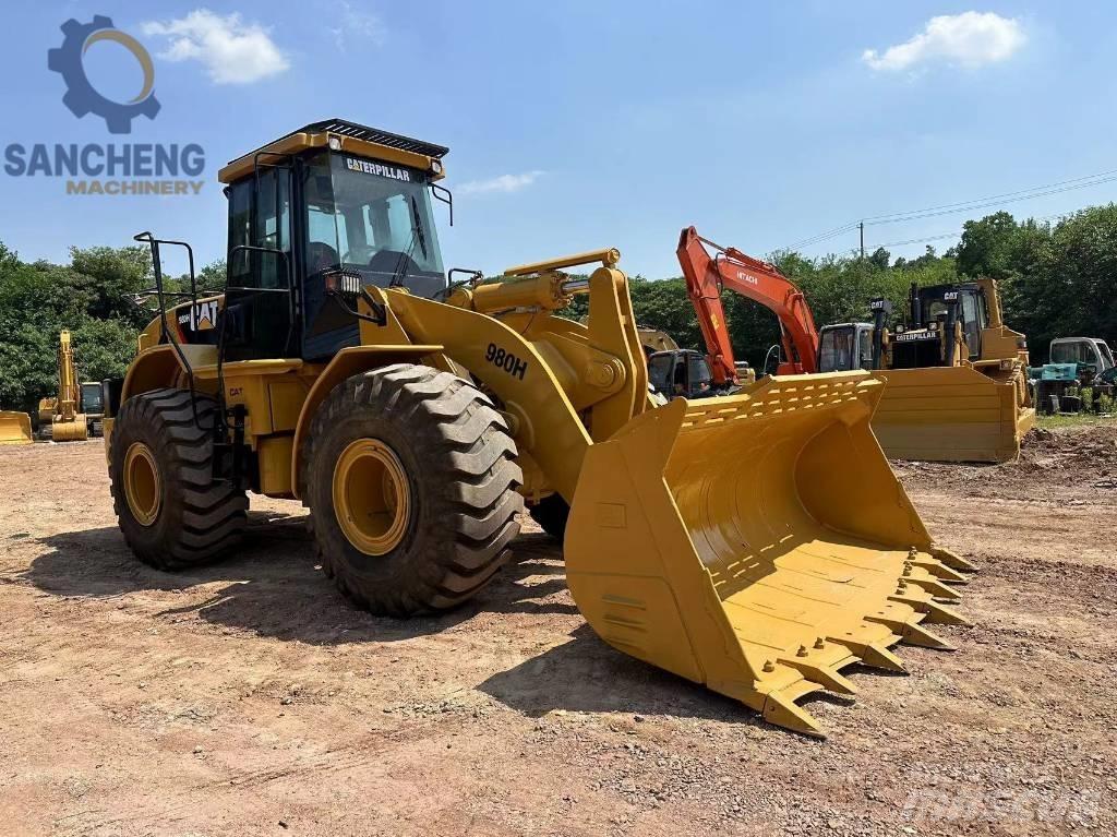 CAT 980H Gumikerekes homlokrakodók