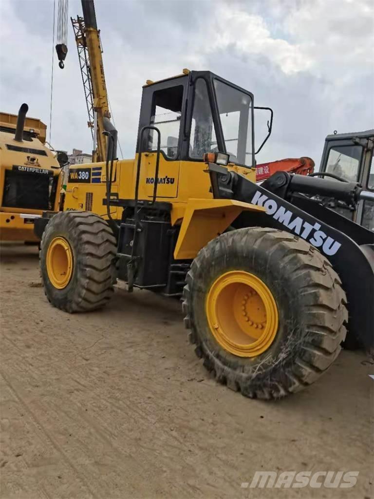 Komatsu WA 380 Gumikerekes homlokrakodók