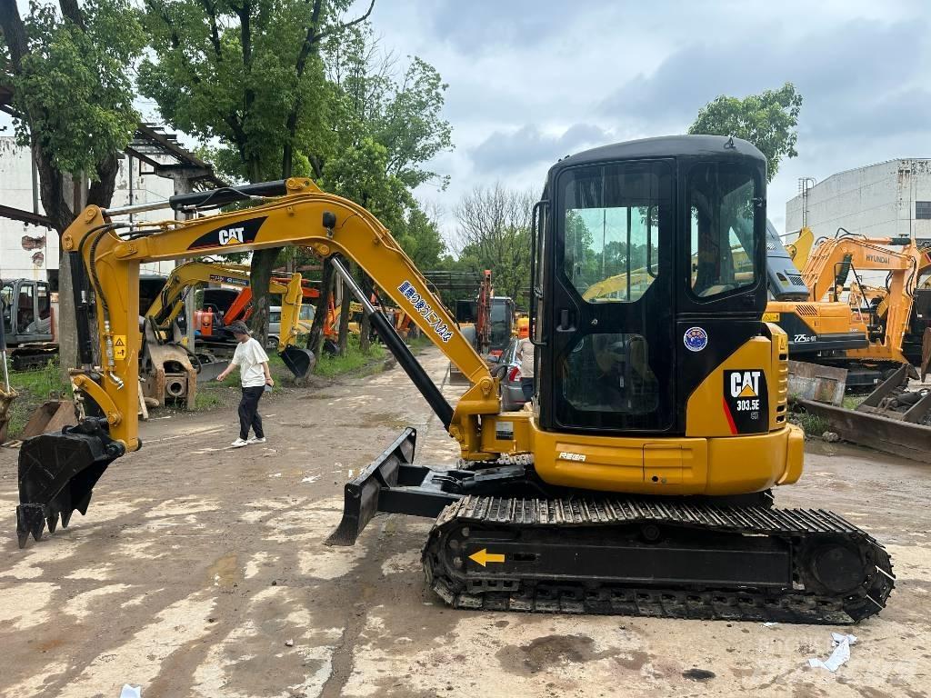 CAT 303 Mini kotrók < 7t