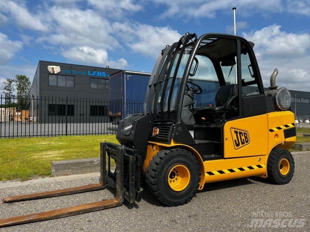 JCB TLT30 Teleszkópos gumikerekes rakodók