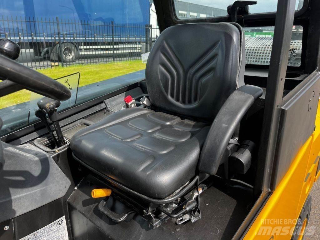 JCB TLT30 Teleszkópos gumikerekes rakodók