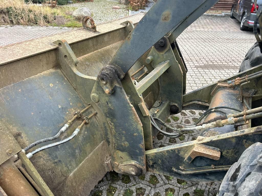 Ljungby L 13 Gumikerekes homlokrakodók