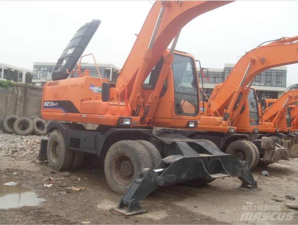 Doosan DH 210 W-7 Gumikerekes kotrók