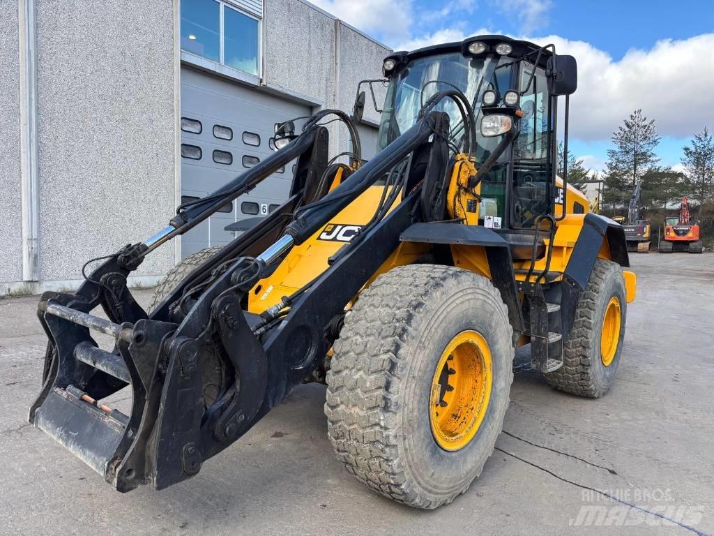 JCB 437 HT Gumikerekes homlokrakodók