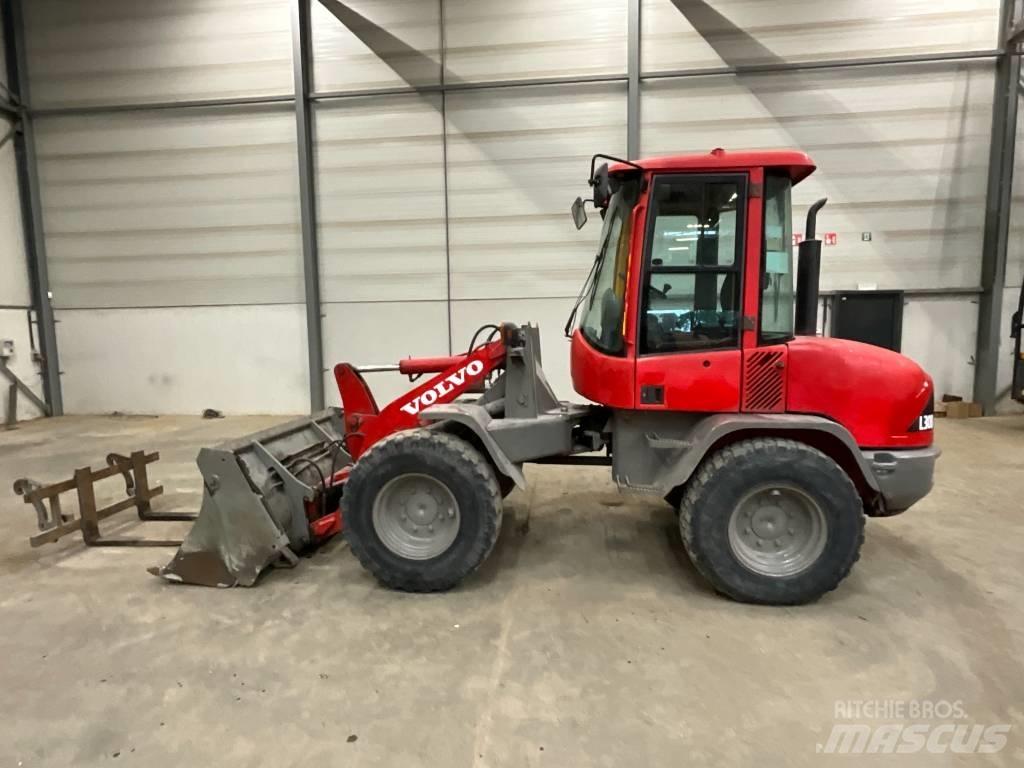 Volvo L 30 B-Z/X Gumikerekes homlokrakodók