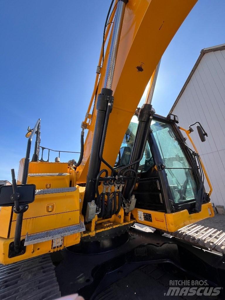 JCB JS 220 LC Lánctalpas kotrók