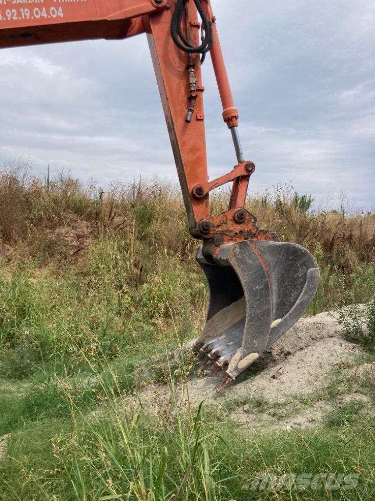 Hitachi EX 135 W Gumikerekes kotrók