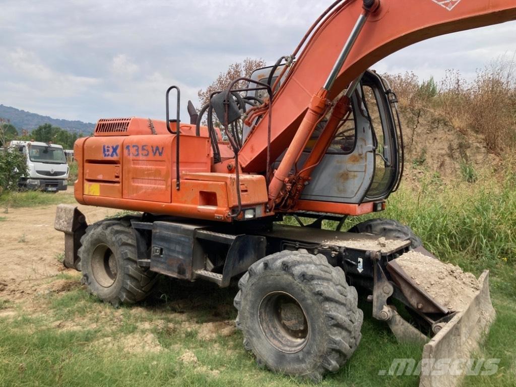 Hitachi EX 135 W Gumikerekes kotrók