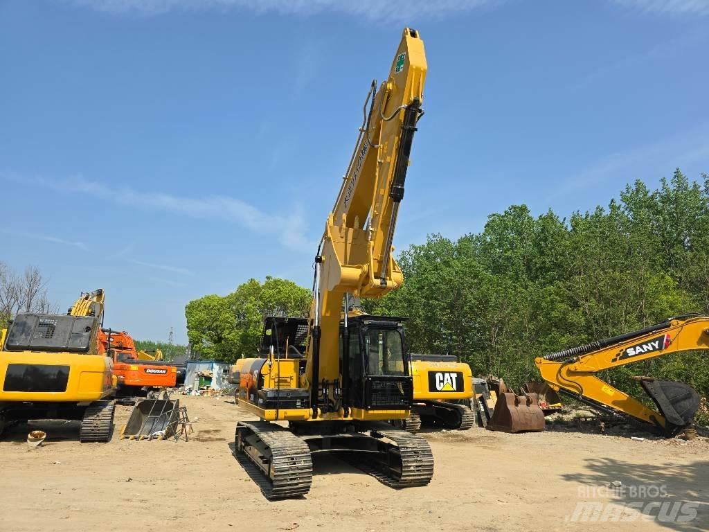 CAT 320 D 2 Közepes (midi) kotrók 7 t - 12 t