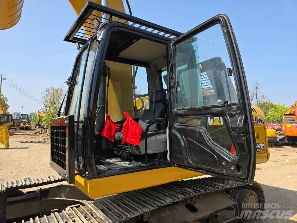 CAT 320 D 2 Közepes (midi) kotrók 7 t - 12 t