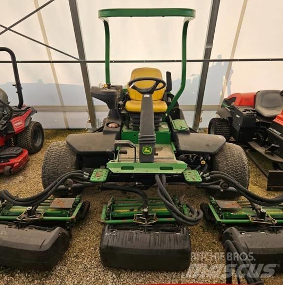 John Deere 8700 Golfpálya fűnyírók
