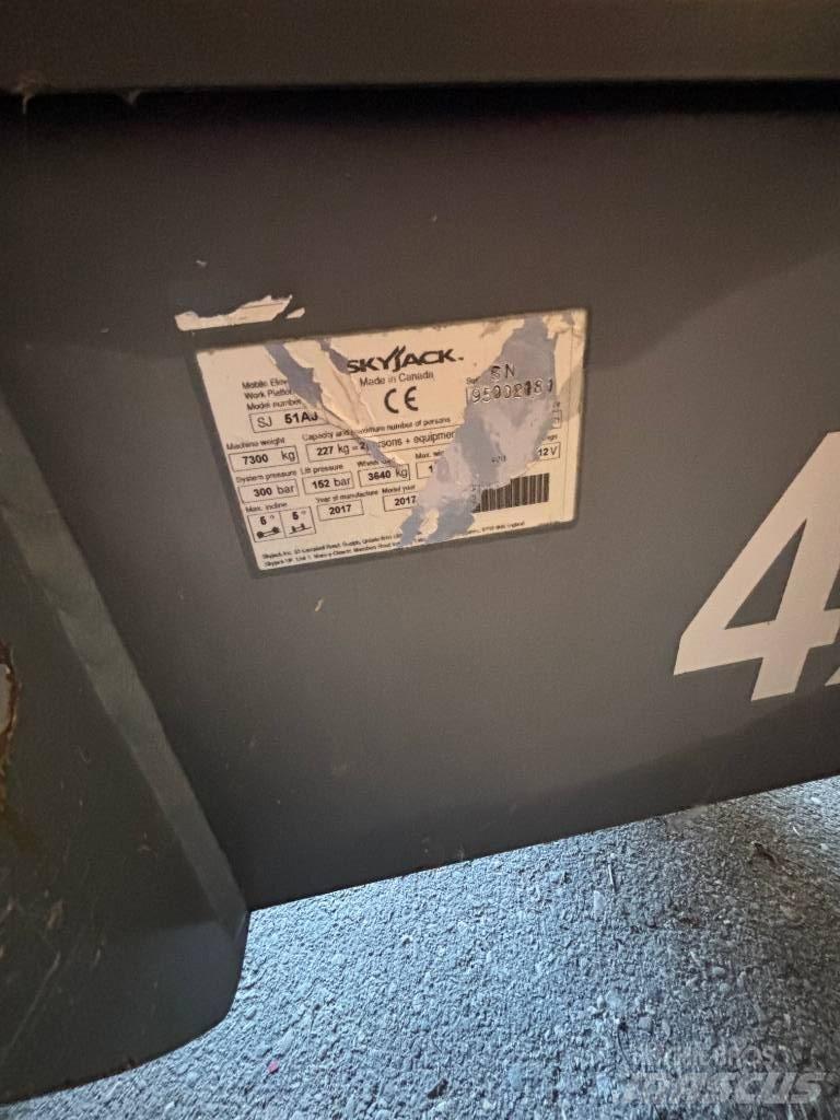 SkyJack SJ 51 AJ Karos emelők