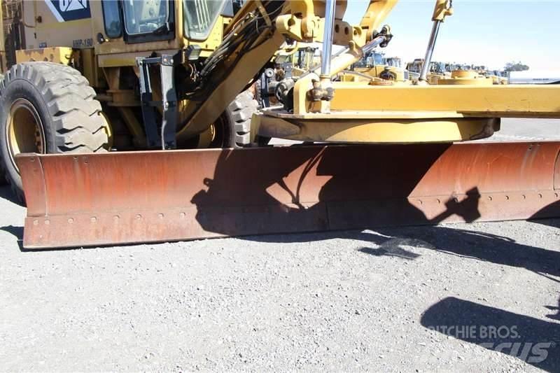 CAT 140K Gréderek