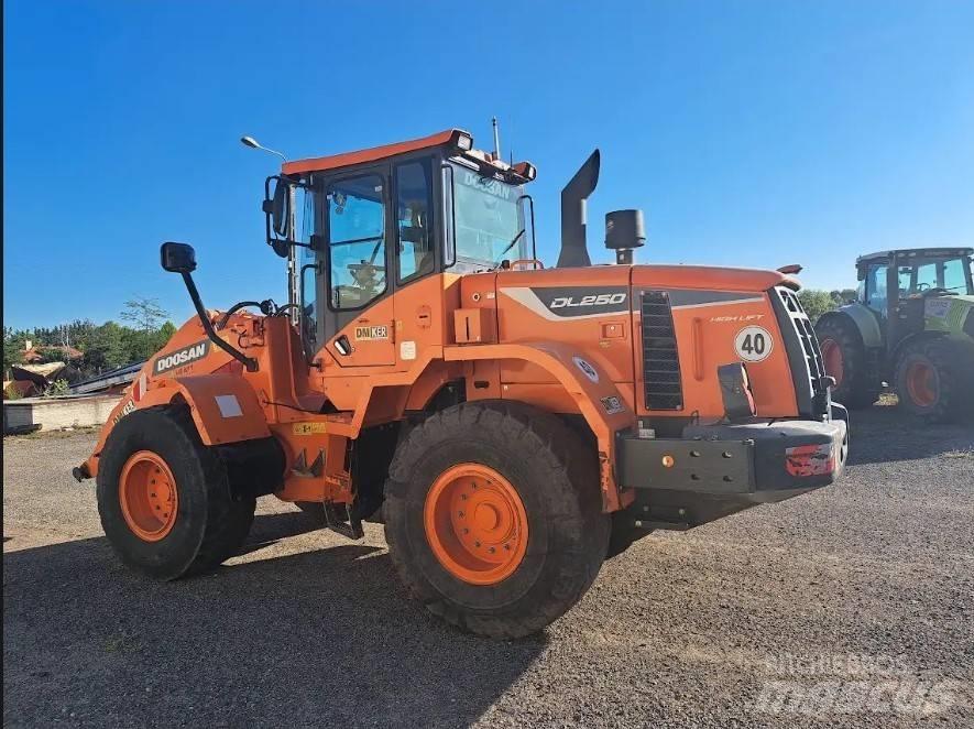 Doosan DL 250-5 Homlokrakodók és kotrók
