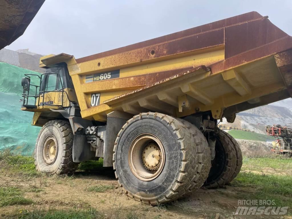 Komatsu HD 605-7 Nehézdömper