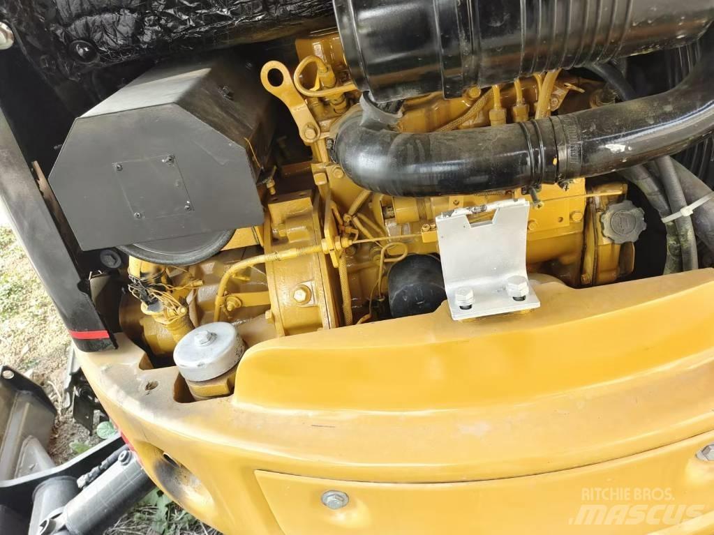 CAT 303 CR Mini kotrók < 7t