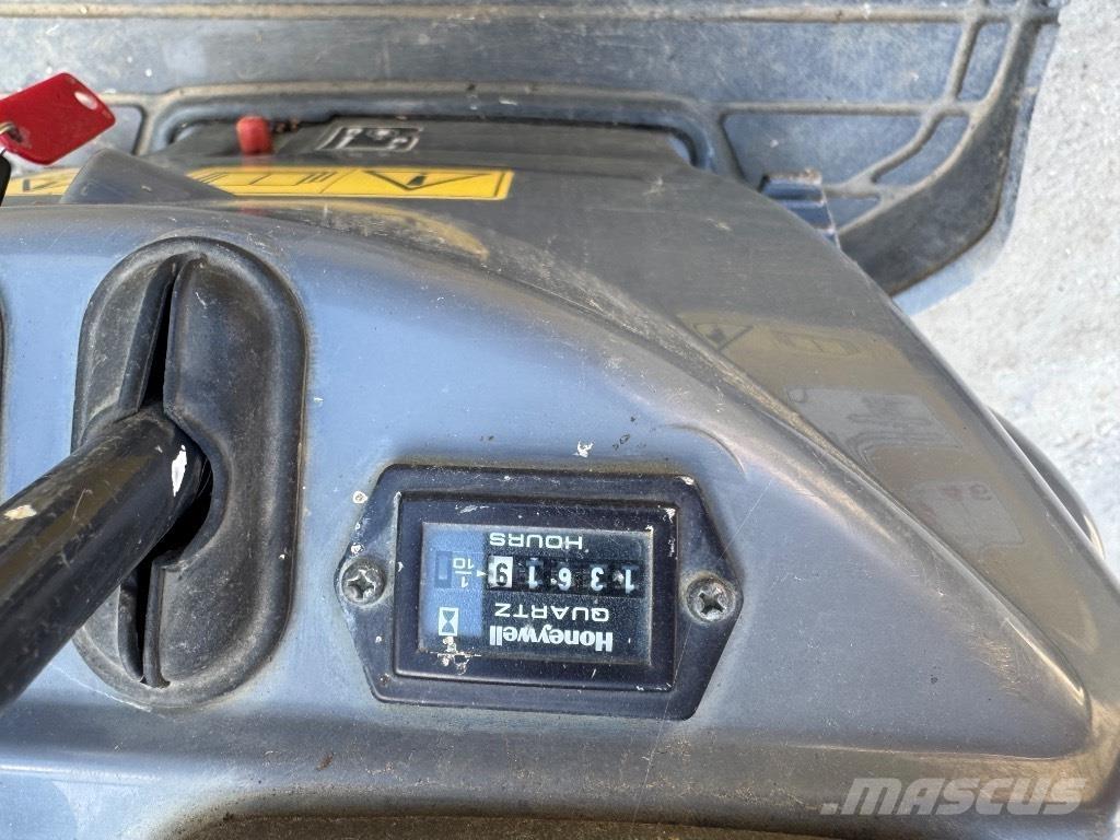 Yanmar SV08 (1C603) Mini kotrók < 7t