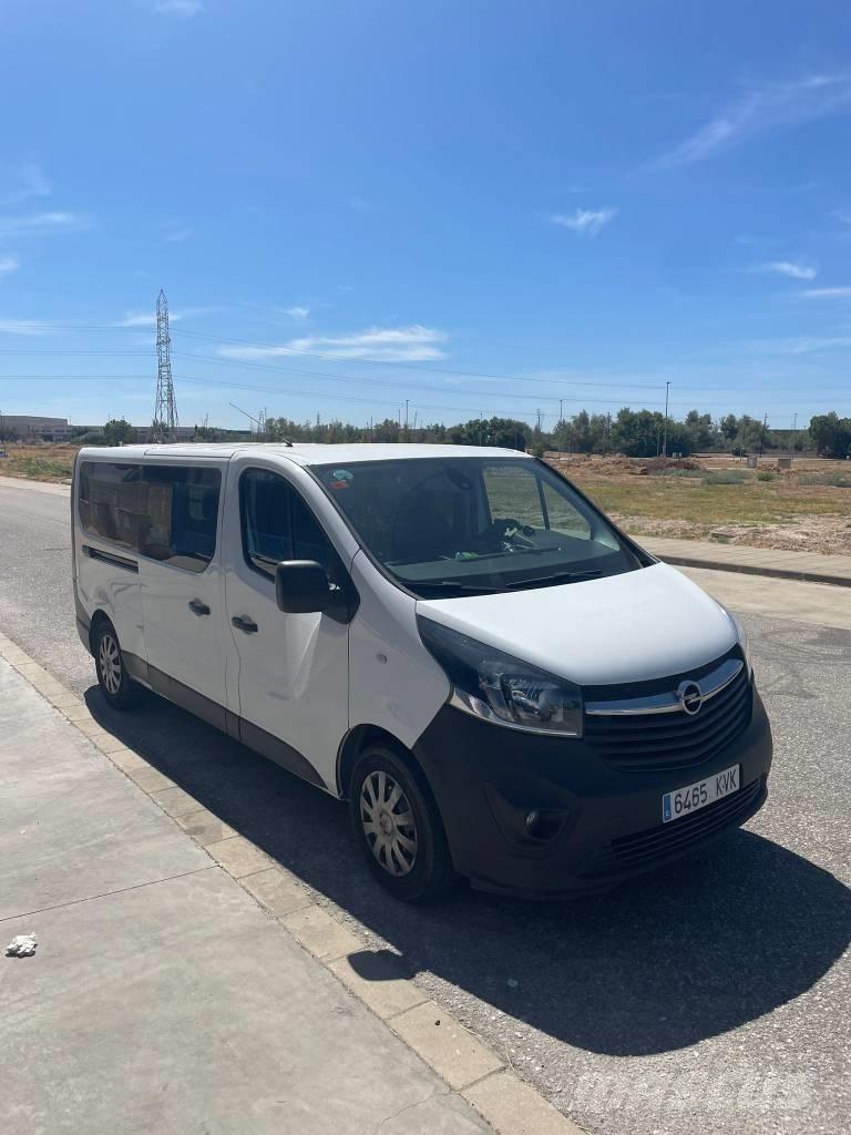 Opel VIVARO Transporterek