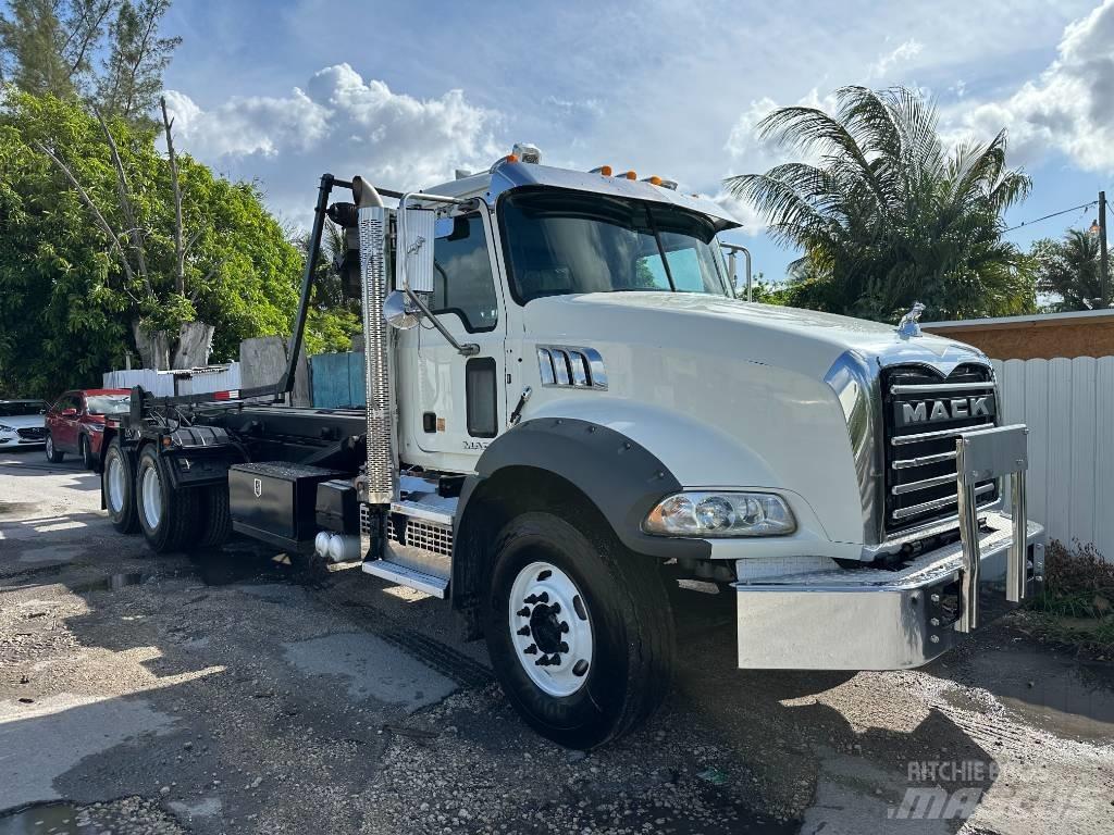 Mack GU813 Multifunkciós teherautók