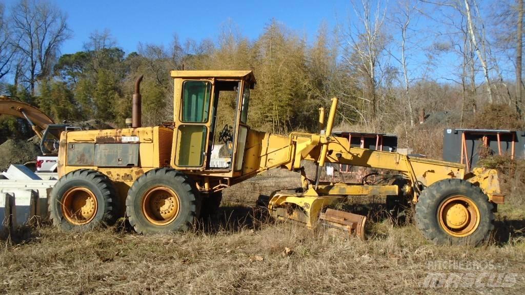 John Deere 672 A Gréderek