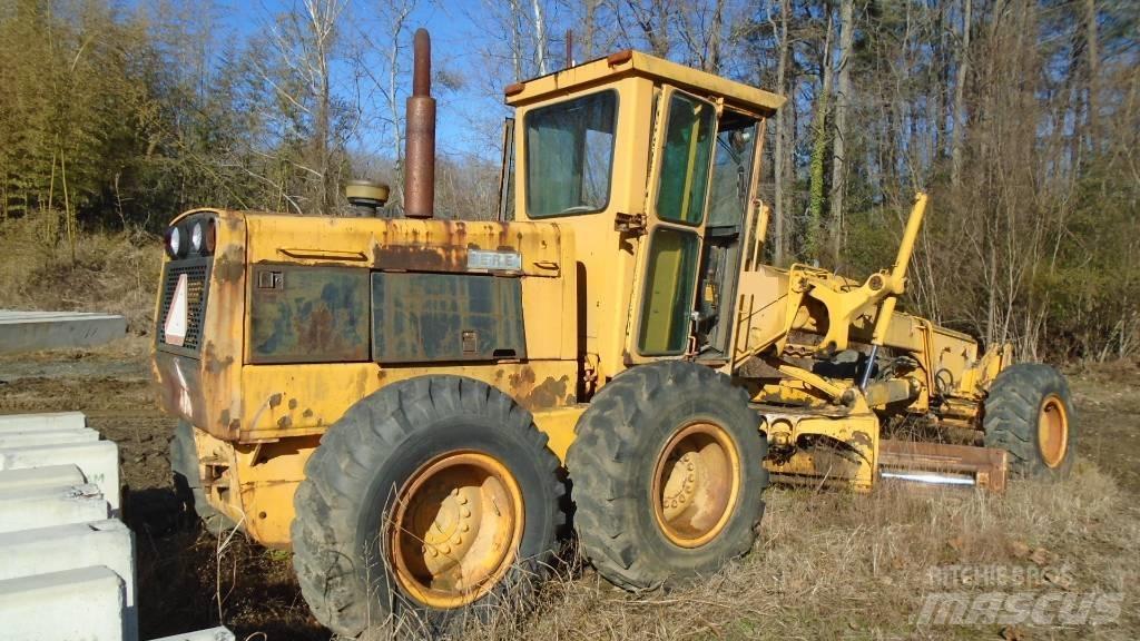 John Deere 672 A Gréderek