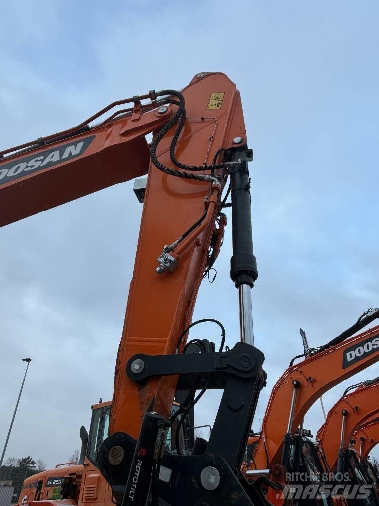 Doosan DX 300 LC-7 Lánctalpas kotrók