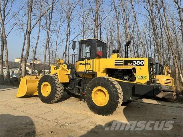 Komatsu WA380 Gumikerekes homlokrakodók