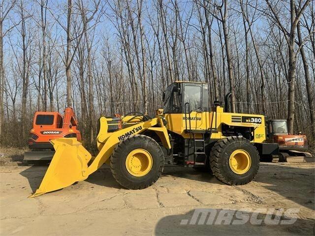 Komatsu WA380 Gumikerekes homlokrakodók