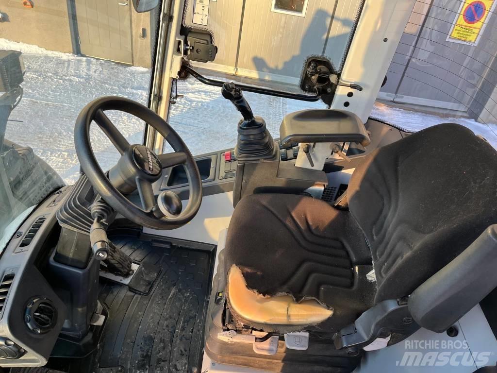 CLAAS Torion 956 Gumikerekes homlokrakodók