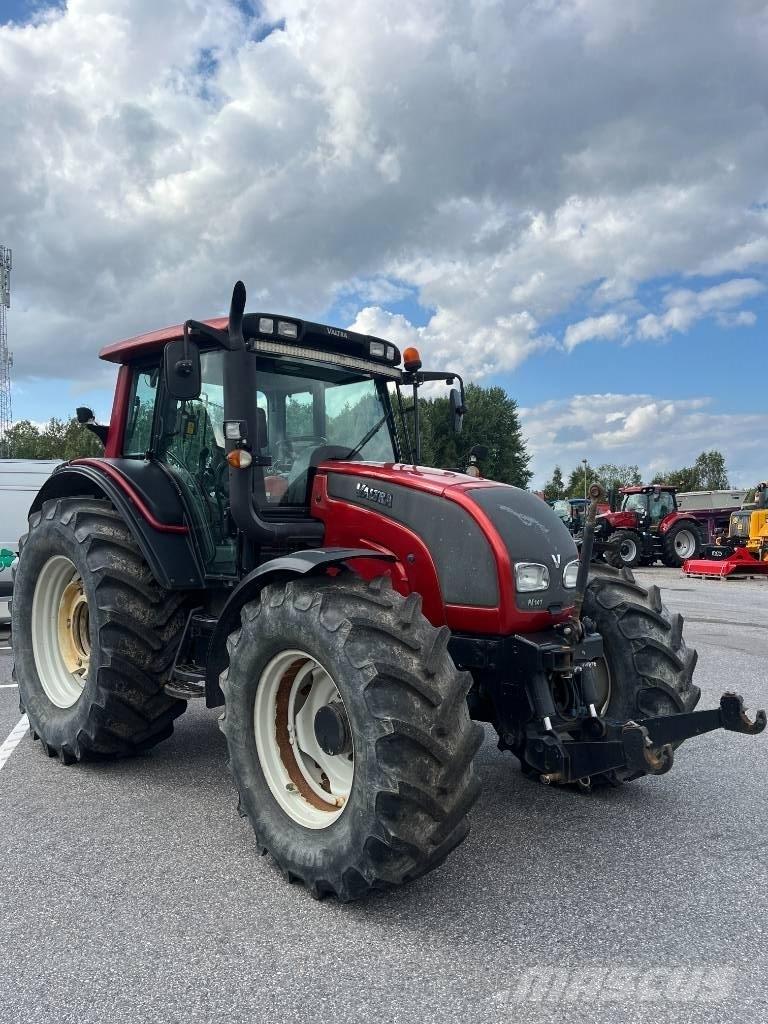 Valtra N 141 Traktorok