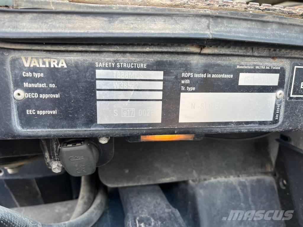 Valtra N 141 Traktorok
