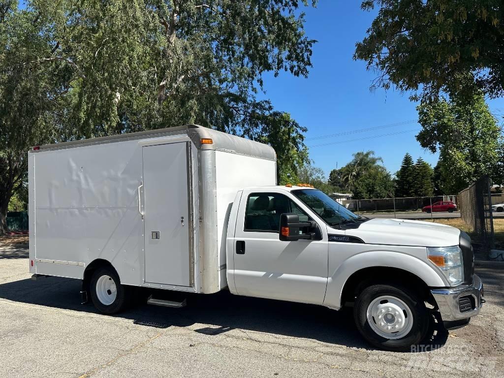 Ford F 350 Kis teherszállító/Platós kocsi
