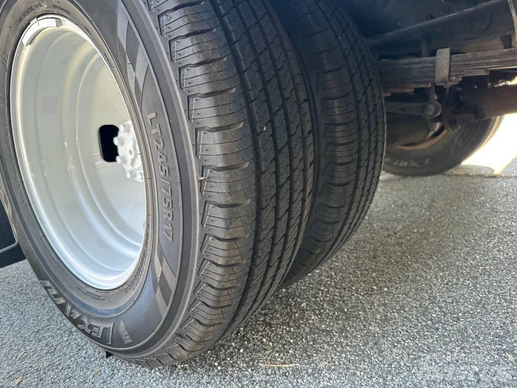 Ford F 350 Kis teherszállító/Platós kocsi