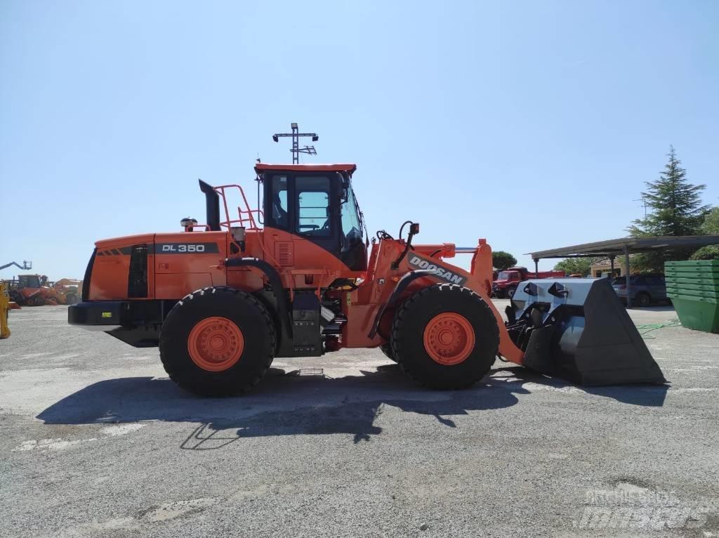 Doosan DL 350-5 Gumikerekes homlokrakodók
