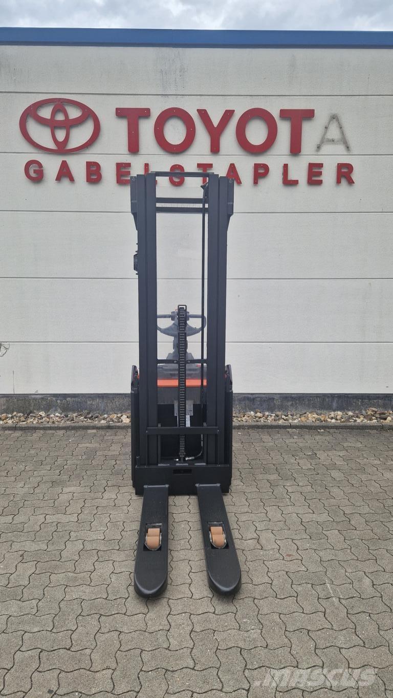 Toyota SPE160 Elektromos gyalogkíséretű targoncák